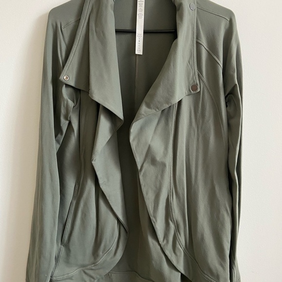 Lululemon Rulu Ralley wrap jacket in grey sage - Picture 6 of 7